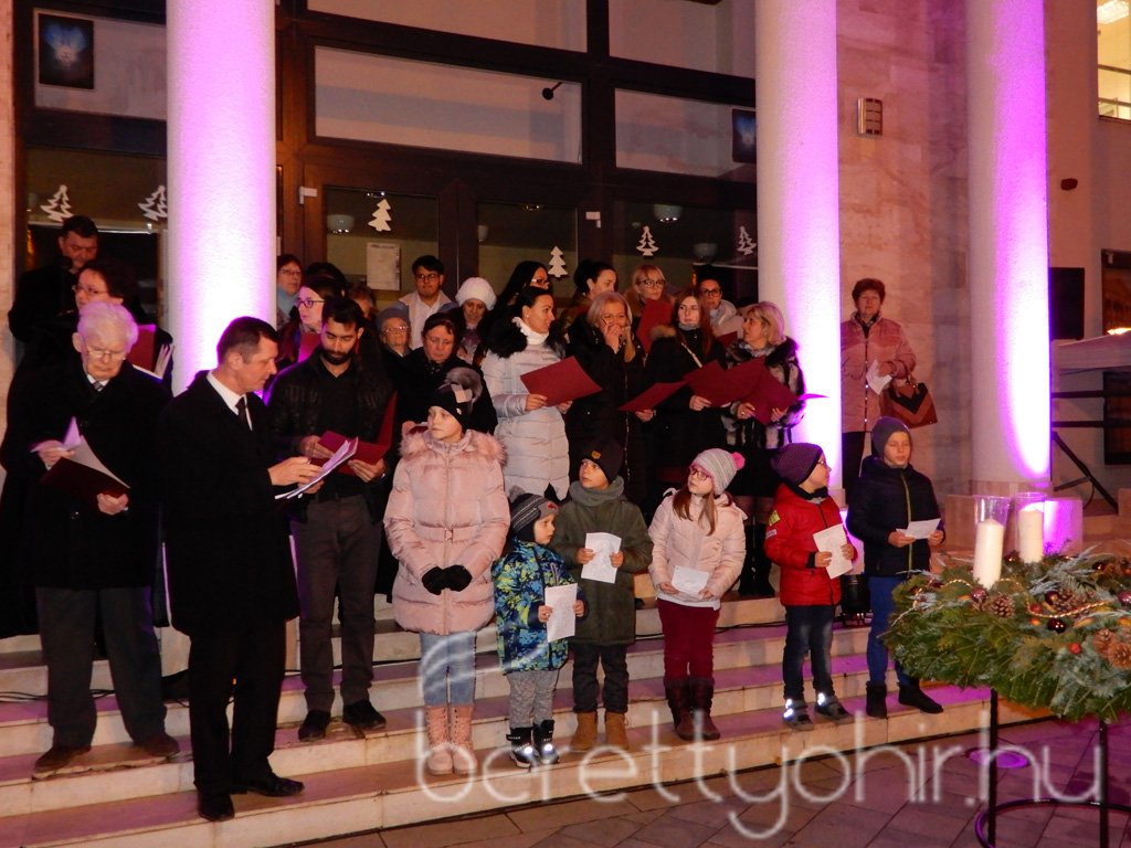 Fellobbant a szeretet lángja is 12